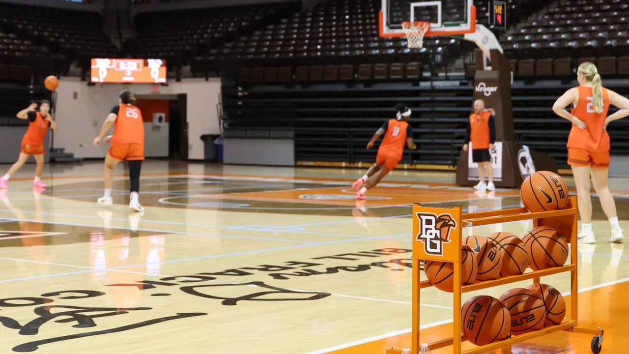 Bowling Green Falcons women's basketball: players practicing on the home basketball court