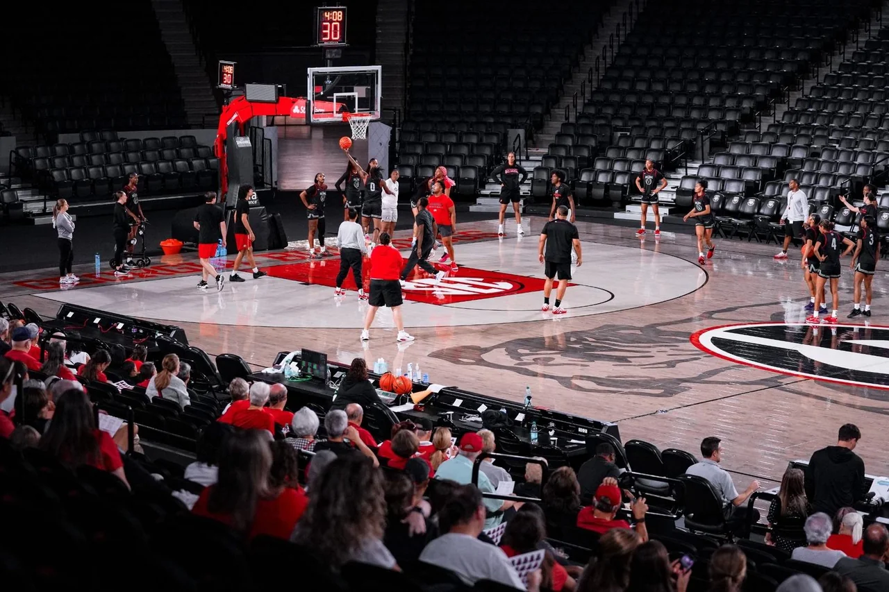 Georgia Lady Bulldogs women's basketball: interior view of the basketball arena during practice