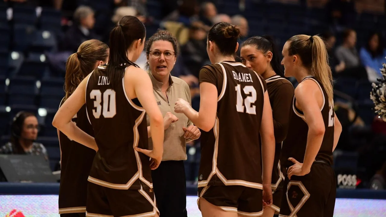 Lehigh Mountain Hawks women's basketball: players gathering in a huddle on court